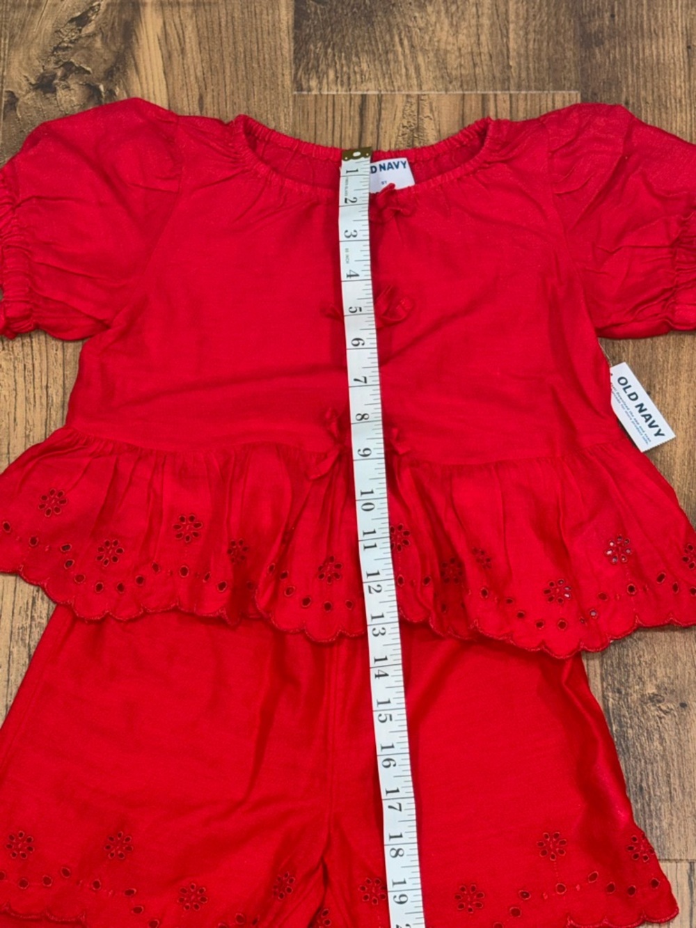 Old Navy Red Eyelet Two-Piece Shirt and Shorts Set Size 5T - Picture 4 of 7